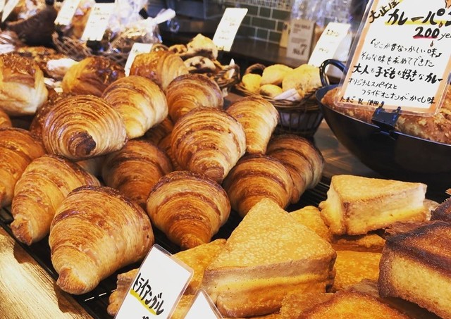 <div>『taishouya boulangerie』</div>
<div>たくさんの人に愛されるパン屋を目指して。</div>
<div>埼玉県越谷市増林5892-1</div>
<div>https://goo.gl/maps/TLQJVwM9a3AcS9HCA</div>
<div>https://www.instagram.com/taishouyaboulangerie/</div><div class="news_area is_type02"><div class="thumnail"><a href="https://goo.gl/maps/TLQJVwM9a3AcS9HCA"><div class="image"><img src="https://lh5.googleusercontent.com/p/AF1QipNEApn_xKySwkvD4Y9g2eEcvAeu8O0OBQWMloGg=w256-h256-k-no-p"></div><div class="text"><h3 class="sitetitle">タイショウヤブーランジェリー</h3><p class="description">パンケーキ屋 · 増林 城ノ上5892-1</p></div></a></div></div> ()