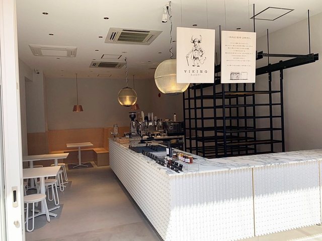<p>【 VIKING BAKERY 0 福岡西新店 】2020.3/22オープン</p>
<p>東京 南青山に本店を構える食パン専門店。素材・味はもちろん、パンのある暮らしをデザイン。</p>
<p>福岡県福岡市早良区西新5-1-6</p>
<p>https://bit.ly/3bmupSq</p>
<div class="news_area is_type01">
<div class="thumnail"><a href="https://bit.ly/3bmupSq">
<div class="image"><img src="https://scontent-nrt1-1.cdninstagram.com/v/t51.2885-15/e35/s1080x1080/90244135_110003907305848_3303274473173014851_n.jpg?_nc_ht=scontent-nrt1-1.cdninstagram.com&_nc_cat=104&_nc_ohc=VB5TYgM9ZQcAX_28KfS&oh=072722c1c0ab4b6fa799f4e99af0deaa&oe=5EAB798B" /></div>
<div class="text">
<h3 class="sitetitle">VIKING BAKERY 0 福岡西新店 on Instagram: “【VIKING BAKERY 0 福岡西新店】 ・ おはようございます。 昨日無事オープンを迎えることができ、また沢山のお客様にご来店頂きました。 ありがとうございました。 ・ 本日、オープン2日目でございます。 ・…”</h3>
<p class="description">28 Likes, 0 Comments - VIKING BAKERY 0 福岡西新店 (@vikingbakery_0_nishijin) on Instagram: “【VIKING BAKERY 0 福岡西新店】 ・ おはようございます。 昨日無事オープンを迎えることができ、また沢山のお客様にご来店頂きました。 ありがとうございました。 ・…”</p>
</div>
</a></div>
</div> ()