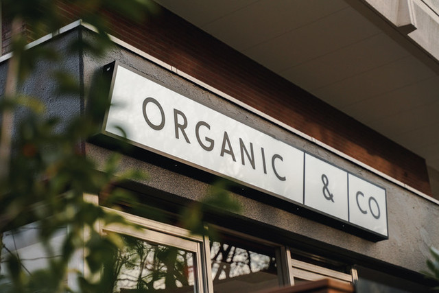 <div>オーガニックをカジュアルに楽しむ</div>
<div>「ORGANIC & CO.」1月29日グランドオープン！</div>
<div>オーガニック野菜や果物専門の八百屋。。</div>
<div>https://organic-co.jp/</div>
<div>https://www.instagram.com/organicco.omiya/</div>
<div>https://twitter.com/organicco_omiya</div>
<div><iframe src="https://www.facebook.com/plugins/post.php?href=https%3A%2F%2Fwww.facebook.com%2Fbibli.jp%2Fposts%2F272750454956905&show_text=true&width=500" width="500" height="715" style="border: none; overflow: hidden;" scrolling="no" frameborder="0" allowfullscreen="true" allow="autoplay; clipboard-write; encrypted-media; picture-in-picture; web-share"></iframe></div>
<div class="news_area is_type01">
<div class="thumnail"><a href="https://organic-co.jp/">
<div class="image"><img src="https://s3.ap-northeast-1.amazonaws.com/organic-co.jp/wp-content/uploads/2022/01/26092746/DSC0809-2.jpg" /></div>
<div class="text">
<h3 class="sitetitle">ORGANIC&CO. | オーガニック専門の八百屋とボタニカル・バー</h3>
<p class="description">ORGANIC&CO.（オーガニックアンドコー）はオーガニックの野菜や果物の専門店となる『八百屋』です。 店内では全国の提携農家さんから届いたみずみずしい野菜や果物が毎日並び、その青果物から作るオーガニックスムージーとクラフトビール等のドリンクが店内併設のボタニカル・バーでお楽しみいただけます。</p>
</div>
</a></div>
</div> ()