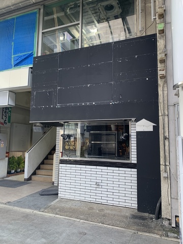 <div>札幌開発株式会社チェーン店の串鳥がひっそりと閉店</div>
<div>空いた店舗には焼肉屋が出店の予定</div> ()