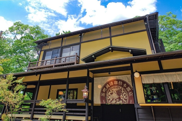 <div>店内からは、京都の自然美を凝縮した圧巻の風景</div>
<div>「eXcafe(イクスカフェ）祇園八坂」8月1日オープン！</div>
<div>京都・祇園の顔として多くの観光客を迎える八坂神社の近くにあり、</div>
<div>深い緑が日本の心を映し出す京都東山の麓に佇む建物。。。</div>
<div><iframe src="https://www.facebook.com/plugins/post.php?href=https%3A%2F%2Fwww.facebook.com%2Fexcafe.official%2Fposts%2F4186621634760703&show_text=true&width=500" width="500" height="689" style="border: none; overflow: hidden;" scrolling="no" frameborder="0" allowfullscreen="true" allow="autoplay; clipboard-write; encrypted-media; picture-in-picture; web-share"></iframe></div>
<div><iframe src="https://www.facebook.com/plugins/post.php?href=https%3A%2F%2Fwww.facebook.com%2Fexcafe.official%2Fposts%2F4187349404687926&show_text=true&width=500" width="500" height="746" style="border: none; overflow: hidden;" scrolling="no" frameborder="0" allowfullscreen="true" allow="autoplay; clipboard-write; encrypted-media; picture-in-picture; web-share"></iframe></div><div class="thumnail post_thumb"><a href="https://www.facebook.com/plugins/post.php?href=https%3A%2F%2Fwww.facebook.com%2Fexcafe.official%2Fposts%2F4186621634760703&show_text=true&width=500"><h3 class="sitetitle">Facebook</h3><p class="description"></p></a></div> ()