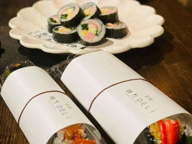 <div>『韓DELI』</div>
<div>手作りの韓国料理が家庭で楽しめるお店。</div>
<div>場所:群馬県高崎市高関町407</div>
<div>投稿時点の情報、詳細はお店のSNS等確認下さい。</div>
<div>https://www.instagram.com/kandeli_takasaki/<br /><br /></div> ()