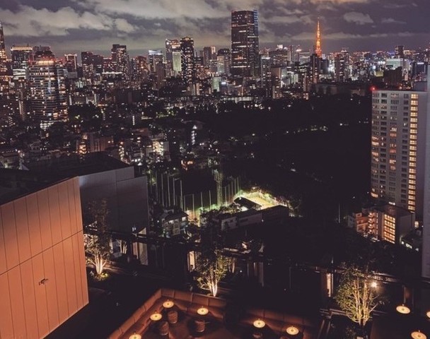 <div>『THE AOYAMA GRAND HOTEL』</div>
<div>青山ならではの時代性と地域性を世界に発信するMade in Japanのホテル。</div>
<div>住所:東京都港区北青山2-14-4</div>
<div>https://aoyamagrand.com/</div>
<div>https://www.instagram.com/aoyamagrand/</div><div class="thumnail post_thumb"><a href="https://aoyamagrand.com/"><h3 class="sitetitle">青山グランドホテル | THE AOYAMA GRAND HOTEL</h3><p class="description">日本のおもてなしを世界中の人々へ ファッションやカルチャーの発信地として世界中の人々が集う青山・外苑前。旧ベルコモンズ跡地に佇む青山の新たなランドマークTHE AOYAMA GRAND HOTEL は、洗練された空間と多彩なレストランを揃えた時代に寄り添うホテルとして豊かなひと時をお届けいたします。 2020年8月5日以降の宿泊予約を承っております ROOMS ミッドセンチュリースタイルの落ち着いた雰囲気の客室。 居心地の良さにこだわった広々とした空間で、住まうような宿泊体験をお愉しみいただけます。 VIEW MORE RESTAURANTS クラシックでシンプルなイタリアンをはじめ、鮨の名店や素材にこだわった日本料理、カジュアルダイニングから街を一望できるルーフトップバーまで、シーンに合わせたダイニング体験をどうぞ。 VIEW MORE EVENT SPACE 片面窓の開放的なフロアと、充実した設備を揃えた多目的イベントスペース「AOYAMA GRAND HALL」。 さまざまな文化が息づく青山の新たな発信拠点としてお使いいただけます。 VIEW MORE ACCESS 〒107-0061 東京都港区北青山二丁目14番4 THE AOYAMA GRAND HOTEL ・東京メトロ銀座線「外苑前」駅 3番出口より徒歩3分 VIEW MORE</p></a></div> ()
