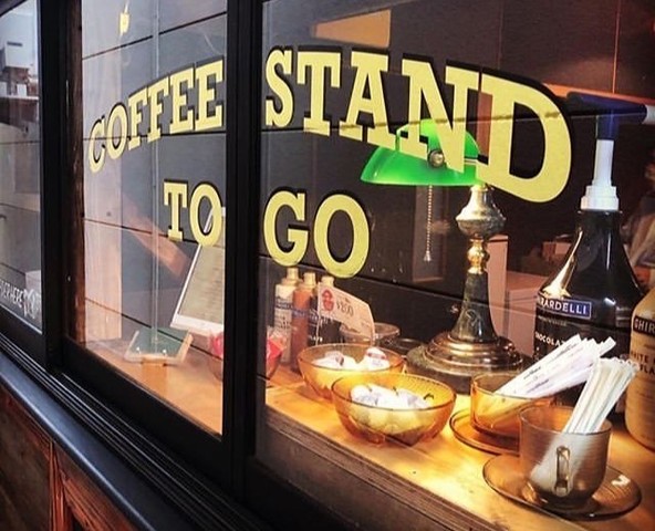 <p>『Goof COFFEE STAND』</p>
<p>古民家のキッチンをセルフリノベーションして作ったテイクアウトスタイルのコーヒースタンド。</p>
<p>佐賀県鹿島市高津原4304-4</p>
<p>https://www.instagram.com/goof_coffeestand/</p> ()