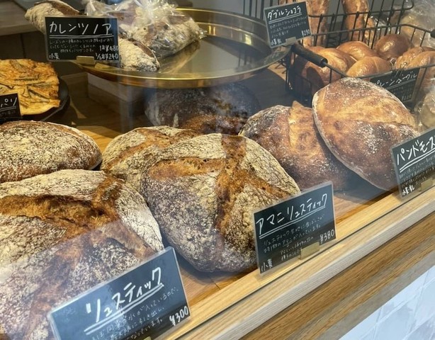 <div>『Bakery MIDMOST』</div>
<div>国産小麦を中心に10種類以上の粉を使用して</div>
<div>真面目に美味しい、カラダにも優しいパン作り。</div>
<div>東京都三鷹市下連雀4-16-47三鷹第2城山ハイツ101</div>
<div>https://goo.gl/maps/nyB2ndDJKSyYpApb9</div>
<div>https://www.instagram.com/bakery_midmost/</div>
<div>
<blockquote class="twitter-tweet">
<p lang="ja" dir="ltr">写真を投稿しました<a href="https://t.co/O1oWvQFSV1">https://t.co/O1oWvQFSV1</a></p>
— Bakery MIDMOST (@hG7rSmmgKEmPAgc) <a href="https://twitter.com/hG7rSmmgKEmPAgc/status/1400441600350752768?ref_src=twsrc%5Etfw">June 3, 2021</a></blockquote>
<script async="" src="https://platform.twitter.com/widgets.js" charset="utf-8"></script>
</div><div class="news_area is_type02"><div class="thumnail"><a href="https://goo.gl/maps/nyB2ndDJKSyYpApb9"><div class="image"><img src="https://maps.google.com/maps/api/staticmap?center=35.6975366%2C139.56017513&zoom=18&size=256x256&language=en&markers=35.6975366%2C139.5607223&sensor=false&client=google-maps-frontend&signature=tedvRMtX81rLA7_LZdqy48HfGWE"></div><div class="text"><h3 class="sitetitle">ベーカリーミッドモースト Bakery MIDMOST · 〒181-0013 東京都三鷹市下連雀４丁目１６−４７ 三鷹第二城山ハイツ 101</h3><p class="description">★★★★★ · ベーカリー</p></div></a></div></div> ()