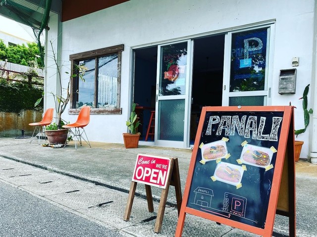 <div>「KITCHEN PANALI」4/1オープン</div>
<div>ポーク玉子おにぎりとパオのお店。</div>
<div>https://www.instagram.com/panali_miyakojima/</div>
<div><iframe src="https://www.facebook.com/plugins/post.php?href=https%3A%2F%2Fwww.facebook.com%2Fpanalimiyakojima%2Fphotos%2Fa.116425983876224%2F121193750066114%2F&width=500&show_text=true&height=501&appId" width="500" height="501" style="border: none; overflow: hidden;" scrolling="no" frameborder="0" allowfullscreen="true" allow="autoplay; clipboard-write; encrypted-media; picture-in-picture; web-share"></iframe></div>
<div><iframe src="https://www.facebook.com/plugins/post.php?href=https%3A%2F%2Fwww.facebook.com%2Fpanalimiyakojima%2Fposts%2F119870083531814&width=500&show_text=true&height=721&appId" width="500" height="721" style="border: none; overflow: hidden;" scrolling="no" frameborder="0" allowfullscreen="true" allow="autoplay; clipboard-write; encrypted-media; picture-in-picture; web-share"></iframe></div> ()
