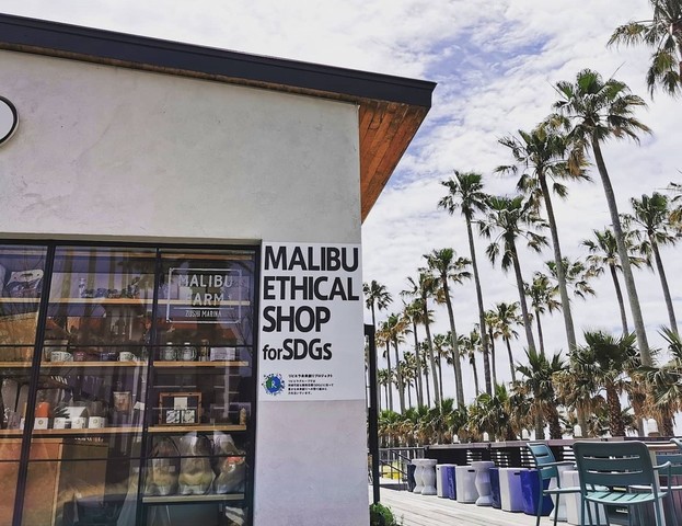 <div>【 MALIBU ETHICAL SHOP 】</div>
<div>湘南藤沢小麦の食品ロス削減ラスク、雑貨、食品等を販売。。</div>
<div>神奈川県逗子市小坪5-23-16 リビエラ逗子マリーナ内</div>
<div>https://g.page/malibufarm-zushi?share</div>
<div><iframe src="https://www.facebook.com/plugins/post.php?href=https%3A%2F%2Fwww.facebook.com%2Fmalibu.farm.zushimarina%2Fposts%2F533133558066706&show_text=true&width=500" width="500" height="771" style="border: none; overflow: hidden;" scrolling="no" frameborder="0" allowfullscreen="true" allow="autoplay; clipboard-write; encrypted-media; picture-in-picture; web-share"></iframe></div><div class="news_area is_type02"><div class="thumnail"><a href="https://g.page/malibufarm-zushi?share"><div class="image"><img src="https://lh5.googleusercontent.com/p/AF1QipMmfV5zZMn8gUXK2hB3JfU56Hs6uHZIgza9aodF=w256-h256-k-no-p"></div><div class="text"><h3 class="sitetitle">マリブファーム 逗子マリーナ · 〒249-0008 神奈川県逗子市小坪５丁目２３−１６ リビエラ逗子マリーナ内</h3><p class="description">★★★☆☆ · レストラン</p></div></a></div></div> ()