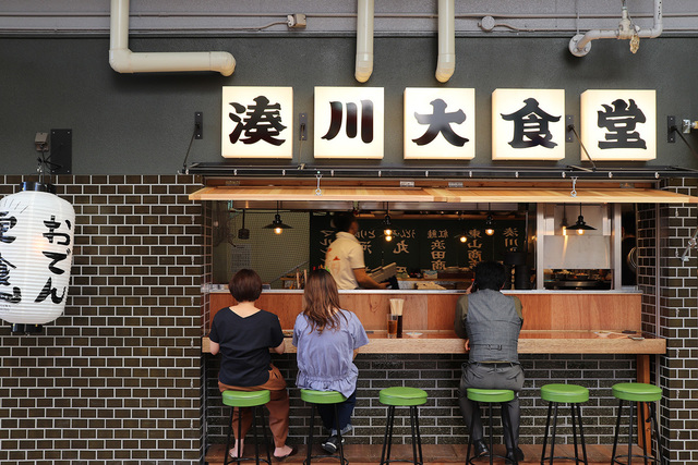<p>神戸の台所と呼ばれる湊川市場。その入口に立地してしているパークタウンの一角を</p>
<p>湊川市場の素材を活かす飲食店を集め、美味しい神戸ローカルな「湊川いちば美食街」</p>
<p>として再整備、モデル店舗「湊川大食堂」が6月12日オープンする。。。</p>
<p>https://bit.ly/30fVHHR</p>
<div class="news_area is_type01">
<div class="thumnail"><a href="https://bit.ly/30fVHHR">
<div class="image"><img src="https://scontent-nrt1-1.xx.fbcdn.net/v/t1.0-9/100595608_143769383917213_6732196172296880128_o.jpg?_nc_cat=108&_nc_sid=2d5d41&_nc_oc=AQmhtcq2R_peMdMOLf4qGDPyF7ucUIWrV1AmHbh6YGXpjewUIh1dhTqeEFl2NO3wJfA&_nc_ht=scontent-nrt1-1.xx&oh=c832f277fcedda3cfa62a54c68dbe773&oe=5EFC29FB" /></div>
<div class="text">
<h3 class="sitetitle">湊川大食堂</h3>
<p class="description">・ ・ 新型コロナウイルスの影響で オープン時期を延期としておりましたが、 湊川大食堂のオープン日が 正式に決定いたしました🙌🏼！ ・ ・ 6月12日(金)11:00〜 グランドオープンいたします！！ ・ 近隣の皆さまには長々とお騒がせいたしました。 ・ 開店準備中からたくさん声をかけていただき、嬉しい限りです☺️ ・ 地元の皆さまに愛されるお店を目指してまいります！...</p>
</div>
</a></div>
</div> ()