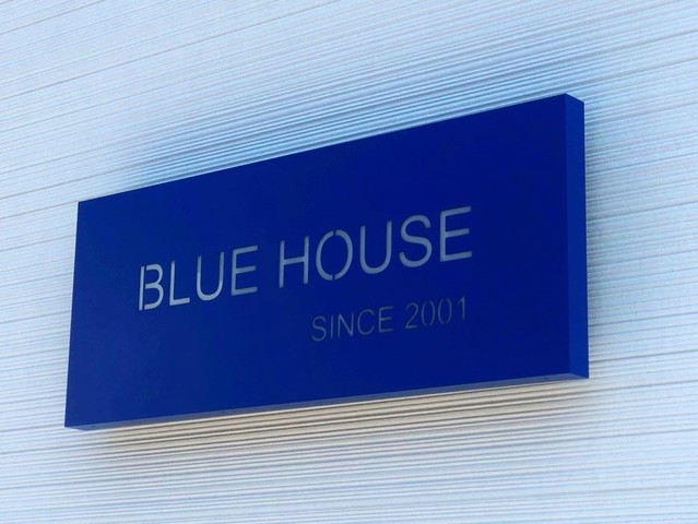 <div>「BLUE HOUSE（ブルーハウス）」5/2オープン</div>
<div>シフォンケーキとパッチワーク教室のお店。</div>
<div>https://www.bluehouse2001.com/</div>
<div>https://www.instagram.com/blue_house2001/</div><div class="thumnail post_thumb"><a href="https://www.bluehouse2001.com/"><h3 class="sitetitle">BLUE HOUSE -</h3><p class="description"></p></a></div> ()