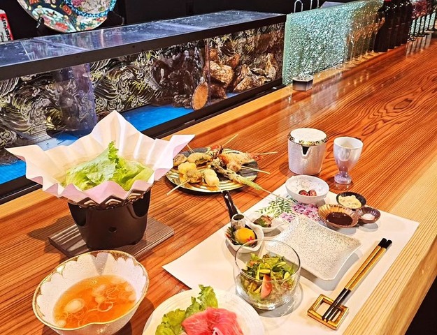 <div>「藤咲き（ふじさき）」12/8グランドオープン</div>
<div>糸島の食材をメインに、店主のおすすめコース料理を提供。</div>
<div>https://tabelog.com/fukuoka/A4001/A400103/40065851/</div>
<div>https://www.instagram.com/fujisaki2239</div>
<div class="news_area is_type01">
<div class="thumnail"><a href="https://tabelog.com/fukuoka/A4001/A400103/40065851/">
<div class="image"></div>
<div class="text">
<h3 class="sitetitle">藤咲き (中洲川端/串揚げ)</h3>
<p class="description"></p>
</div>
</a></div>
</div> ()