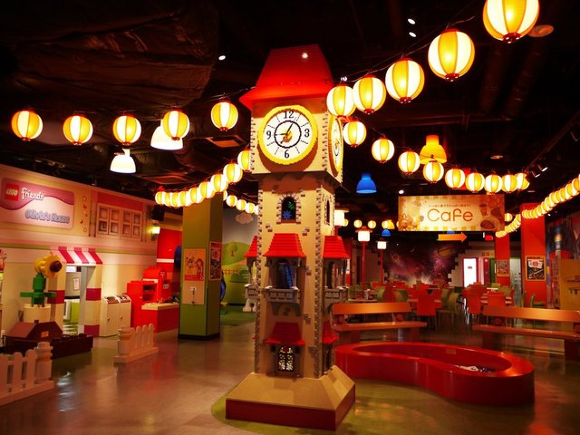 <p>「Legoland Discovery Center Osaka」</p>
<p>300万個を超えるレゴブロックで飾られた屋内型施設。</p>
<p>幅広い年齢のお子さまに楽しんでいただけるアトラクションが勢ぞろい。</p>
<p>遊びながら創造する力やものを作り出す楽しみを感じる屋内型テーマパーク...</p>
<p>http://bit.ly/2O6nbch</p><div class="news_area is_type01"><div class="thumnail"><a href="http://bit.ly/2O6nbch"><div class="image"><img src="https://scontent-nrt1-1.xx.fbcdn.net/v/t31.0-8/24291897_938460192979608_4792022065096131483_o.jpg?_nc_cat=107&_nc_oc=AQm4XaR784LAR1ChEvsT0yqCjZU09I6Y7JukaO2qu32nzVn0MdtvkQ7Kfuz00LvaQMM&_nc_ht=scontent-nrt1-1.xx&oh=1ad3715db9304fe46bd71349defd52a8&oe=5E42AC53"></div><div class="text"><h3 class="sitetitle">Legoland Discovery Center Osaka（レゴランド・ディスカバリー・センター大阪）</h3><p class="description">Legoland Discovery Center Osaka（レゴランド・ディスカバリー・センター大阪）さんが写真を追加しました</p></div></a></div></div> ()