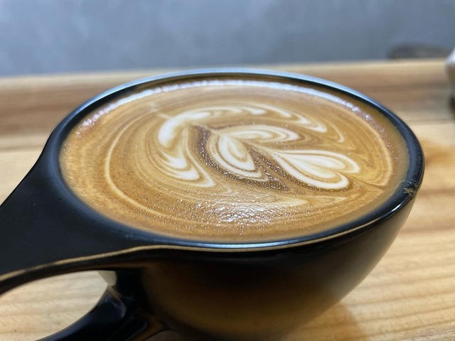 <div>『Man Made Coffee Junction』5/25open</div>
<div>コーヒーで繋がる交わりの場。</div>
<div>千葉県野田市岩名2-7-30-103</div>
<div>https://goo.gl/maps/ces6xhr3XujsZ9Hx5</div>
<div>https://www.instagram.com/man_made_coffee_junction/</div>
<div></div><div class="news_area is_type02"><div class="thumnail"><a href="https://goo.gl/maps/ces6xhr3XujsZ9Hx5"><div class="image"><img src="https://lh5.googleusercontent.com/p/AF1QipPvOcPwXEPYVqoR_7HjgkdyxSO17YpV4I_DMF47=w256-h256-k-no-p"></div><div class="text"><h3 class="sitetitle">Man Made Coffee Junction · 〒278-0055 千葉県野田市岩名２ 7-30 103</h3><p class="description">コーヒーショップ・喫茶店</p></div></a></div></div> ()