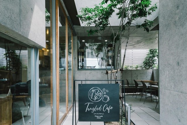 <p>『Tanglad Cafe』</p>
<p>自家製パンにケーキ、旬野菜のデリなど。</p>
<p>愛知県日進市米野木台五丁目1008番地</p>
<p>https://www.instagram.com/tanglad_cafe/</p> ()