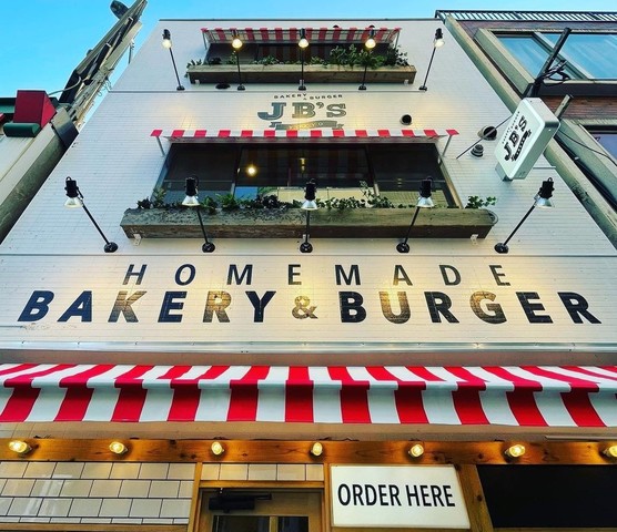 <div>『JB's TOKYO』</div>
<div>パンを焼くけどパン屋じゃない、</div>
<div>とても真面目なハンバーガー屋。</div>
<div>東京都渋谷区代々木1-33-3</div>
<div>https://www.jbs-burger.tokyo/home</div>
<div>https://www.instagram.com/jbstokyo/</div><div class="thumnail post_thumb"><a href="https://www.jbs-burger.tokyo/home"><h3 class="sitetitle">Home | JB's BURGER</h3><p class="description"></p></a></div> ()