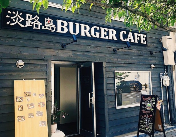 <p>「淡路島BURGER CAFE」</p>
<p>注文を受けてからお肉を焼いて提供..</p>
<p>https://tabelog.com/hyogo/A2801/A280106/28057593/</p>
<p>https://www.instagram.com/awajishimaburgercafe/</p><div class="news_area is_type01"><div class="thumnail"><a href="https://tabelog.com/hyogo/A2801/A280106/28057593/"><div class="image"><img src="https://tblg.k-img.com/resize/640x640c/restaurant/images/Rvw/130624/130624144.jpg?token=cb0b43e&api=v2"></div><div class="text"><h3 class="sitetitle">淡路島バーガーカフェ (御影（阪神）/ハンバーガー)</h3><p class="description">★★★☆☆3.01 ■予算(夜):￥1,000～￥1,999</p></div></a></div></div> ()