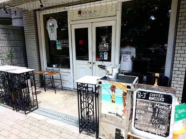 <p>『RJcafe』</p>
<p>拘りの自家焙煎珈琲</p>
<p>食べられる器エコプレッソ...</p>
<p>http://bit.ly/36vPTJm</p><div class="news_area is_type01"><div class="thumnail"><a href="http://bit.ly/36vPTJm"><div class="image"><img src="https://scontent-nrt1-1.cdninstagram.com/v/t51.2885-15/e35/65264624_690114804762774_6640228479221266884_n.jpg?_nc_ht=scontent-nrt1-1.cdninstagram.com&_nc_cat=106&_nc_ohc=bEyFKE1P5Y8AX97H5cl&oh=35f815e30790d21733d3107d755d5019&oe=5EC03A38"></div><div class="text"><h3 class="sitetitle">@10senseco on Instagram: “天満橋の店舗も21時まで営業しております☕ 大きなスピーカーでジャズを聴きながらくつろいでください♪  #rjcafe#rjcoffeeroasters#rjcoffee #specialtycoffee #ecopresso#エコプレッソ #withmilk #ウィズミルク…”</h3><p class="description">45 Likes, 0 Comments - @10senseco on Instagram: “天満橋の店舗も21時まで営業しております☕ 大きなスピーカーでジャズを聴きながらくつろいでください♪  #rjcafe#rjcoffeeroasters#rjcoffee…”</p></div></a></div></div> ()