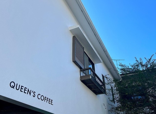 <div>『QUEEN'S COFFEE.』</div>
<div>美味しいCoffeeと手作りsweetsのお店。</div>
<div>福岡県福岡市中央区警固1-4-23</div>
<div>https://retty.me/area/PRE40/ARE122/SUB64004/100001604927/</div>
<div>https://www.instagram.com/queenscoffee_1994/</div>
<div>https://twitter.com/QueensCoffee2</div>
<div><iframe src="https://www.facebook.com/plugins/post.php?href=https%3A%2F%2Fwww.facebook.com%2Fqueenscoffee1994%2Fposts%2F143519961411969&show_text=true&width=500" width="500" height="690" style="border: none; overflow: hidden;" scrolling="no" frameborder="0" allowfullscreen="true" allow="autoplay; clipboard-write; encrypted-media; picture-in-picture; web-share"></iframe></div>
<div><iframe src="https://www.facebook.com/plugins/post.php?href=https%3A%2F%2Fwww.facebook.com%2Fqueenscoffee1994%2Fposts%2F142564468174185&show_text=true&width=500" width="500" height="696" style="border: none; overflow: hidden;" scrolling="no" frameborder="0" allowfullscreen="true" allow="autoplay; clipboard-write; encrypted-media; picture-in-picture; web-share"></iframe></div>
<div></div><div class="news_area is_type01"><div class="thumnail"><a href="https://retty.me/area/PRE40/ARE122/SUB64004/100001604927/"><div class="image"><img src="https://ximg.retty.me/resize/s600x600/-/retty/img_ebisu/restaurant/100001604927/archive/2545979-619b47a03112e-l.jpg"></div><div class="text"><h3 class="sitetitle">QUEEN'S COFFEE.(警固/カフェ) - Retty</h3><p class="description">こちらは『QUEEN'S COFFEE.(警固/カフェ)』のお店ページです。Rettyで食が好きなグルメな人たちからお店を探そう！</p></div></a></div></div> ()