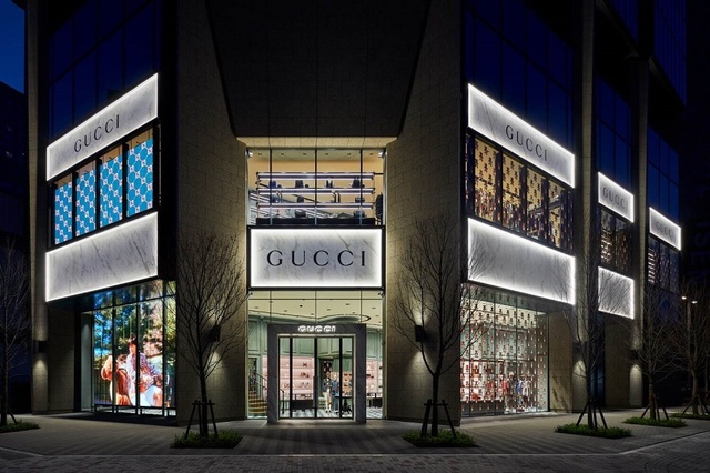 <div>【 Gucci名古屋メイエキ 】</div>
<div>名古屋で2店舗目の旗艦店。</div>
<div>愛知県名古屋市中村区名駅4-8-18名古屋三井ビルディング北館1階・2階</div>
<div>https://www.gucci.com/jp/ja/</div>
<div><iframe src="https://www.facebook.com/plugins/post.php?href=https%3A%2F%2Fwww.facebook.com%2Fgucci.jp%2Fposts%2F3913242655410823&width=500&show_text=true&height=746&appId" width="500" height="746" style="border: none; overflow: hidden;" scrolling="no" frameborder="0" allowfullscreen="true" allow="autoplay; clipboard-write; encrypted-media; picture-in-picture; web-share"></iframe></div>
<div class="thumnail post_thumb">
<h3 class="sitetitle"></h3>
</div> ()