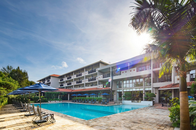 <p>『星野リゾート 西表島ホテル』2019.10.1オープン</p>
<p>コンセプトは「イリオモテヤマネコが棲む島のジャングルリゾート」</p>
<p>全138室を備えた西表島最大規模のリゾートホテル。</p>
<p>西表島の大自然を満喫できるアウトドアアクティビティや、</p>
<p>希少な生態系、島の文化に触れるツアーなどを通じて、</p>
<p>西表島の魅力を満喫できる滞在を提供。</p>
<p>住所:沖縄県八重山郡竹富町字上原2-2</p><div class="thumnail post_thumb"><a href=""><h3 class="sitetitle"></h3><p class="description"></p></a></div> ()