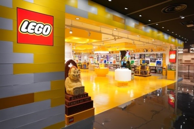 <div>「LEGO STORE 心斎橋店」11月20日オープン！</div>
<div>豊富なレゴ体験を提供する場所として、</div>
<div>心斎橋の新たなランドマーク心斎橋PARCOにオープン。。</div>
<div>http://clickbrick.info/news/article/8368/</div>
<div>https://www.facebook.com/legojp/</div>
<div>
<blockquote class="twitter-tweet">
<p lang="ja" dir="ltr">豊富なレゴ体験ができる「レゴストア 心斎橋店」がいよいよ11月20日(金)に <a href="https://twitter.com/hashtag/%E5%BF%83%E6%96%8E%E6%A9%8BPARCO?src=hash&ref_src=twsrc%5Etfw">#心斎橋PARCO</a> に🎉オープン！（入館は当面の間は事前予約制）道頓堀エリアの景色をモチーフとした光るモザイクアートや1/40スケールの通天閣、たこ焼きとお好み焼きの屋台、ビリケンなど、大阪ならではのディスプレーも！ <a href="https://t.co/SXevkry68H">pic.twitter.com/SXevkry68H</a></p>
— レゴ ジャパン公式 (@LEGO_Group_JP) <a href="https://twitter.com/LEGO_Group_JP/status/1329422908943343621?ref_src=twsrc%5Etfw">November 19, 2020</a></blockquote>
<script async="" src="https://platform.twitter.com/widgets.js" charset="utf-8"></script>
</div><div class="news_area is_type02"><div class="thumnail"><a href="http://clickbrick.info/news/article/8368/"><div class="image"><img src="http://clickbrick.info/system/wp-content/uploads/2020/11/b215ffe9ddf17d396f844fe5409b70e1.png"></div><div class="text"><h3 class="sitetitle">「レゴⓇストア心斎橋店」が心斎橋PARCOに2020年11月20日（金）オープン！ | LEGO clickbrick レゴクリックブリック</h3><p class="description">2020年11月20日（金）、「レゴⓇストア 心斎橋店」が心斎橋PARCO 6Fにオープンいたします。
最新のレゴストアとして豊富なレゴ体験を提供します。店内では、デモテーブルで最新の商品を体験したり、AR（拡張現実）…</p></div></a></div></div> ()