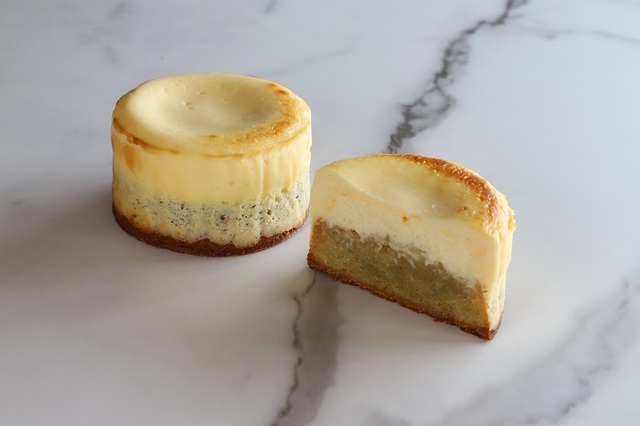 <div>全て店内工房で手作り</div>
<div>「RAKUTO cheesecake craft」11月3日オープン！</div>
<div>クラフトチーズケーキ専門店が誕生。。</div>
<div>https://tabelog.com/mie/A2401/A240101/24019547/</div>
<div>https://www.instagram.com/rakuto_cheesecakecraft/</div>
<div><iframe src="https://www.facebook.com/plugins/post.php?href=https%3A%2F%2Fwww.facebook.com%2Fpermalink.php%3Fstory_fbid%3Dpfbid0216q8tE5hjdNTdACyKXRcYvkv6AB9uaKYsWzMGSTAioMNShy7nSFWd2Gt3xUNvBpQl%26id%3D100087309791227&show_text=true&width=500" width="500" height="568" style="border: none; overflow: hidden;" scrolling="no" frameborder="0" allowfullscreen="true" allow="autoplay; clipboard-write; encrypted-media; picture-in-picture; web-share"></iframe></div><div class="news_area is_type01"><div class="thumnail"><a href="https://tabelog.com/mie/A2401/A240101/24019547/"><div class="image"><img src="https://tblg.k-img.com/resize/640x640c/restaurant/images/Rvw/188441/6b30432b08059f2b06933a56c5807ca3.jpg?token=13b9173&api=v2"></div><div class="text"><h3 class="sitetitle">RAKUTO  cheesecake craft (阿漕/ケーキ)</h3><p class="description"> ■予算(昼):～￥999</p></div></a></div></div> ()