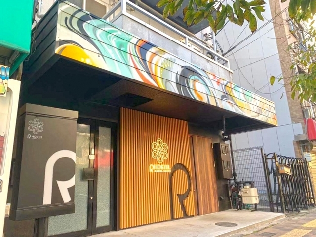 <p>ホテル『R-HOSTEL NAMBA SOUTH』2019.11/30オープン</p>
<p>大阪出身で活躍しているグラフィティ・アーティストによる</p>
<p>素晴らしいアートを施設内の各所で楽しむことができるホテル。</p>
<p>住所:大阪府大阪市西成区萩之茶屋1-12-2</p>
<p>http://bit.ly/2Objdzi</p><div class="news_area is_type01"><div class="thumnail"><a href="http://bit.ly/2Objdzi"><div class="image"><img src="https://scontent-nrt1-1.cdninstagram.com/v/t51.2885-15/e35/s1080x1080/72277957_203016397394954_220975118783254224_n.jpg?_nc_ht=scontent-nrt1-1.cdninstagram.com&_nc_cat=102&oh=18f61e946429a3c341e46a76694c1c9d&oe=5E71380F"></div><div class="text"><h3 class="sitetitle">R-Hostel Namba South on Instagram: “. Connect to the world,Broaden your world.  #rhns_osaka #guesthouse #osakaguesthouse #airbnbdesign #airbnbosaka #airbnbjapan #backpacker…”</h3><p class="description">6 Likes, 0 Comments - R-Hostel Namba South (@r_hostelnambasouth) on Instagram: “. Connect to the world,Broaden your world.  #rhns_osaka #guesthouse #osakaguesthouse #airbnbdesign…”</p></div></a></div></div> ()