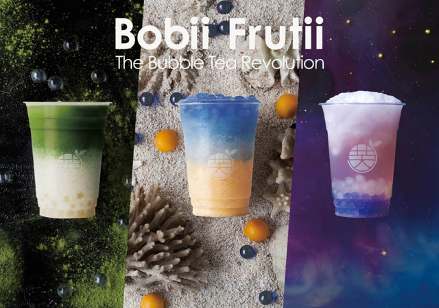 <p>台湾発祥のタピオカドリンクブランド「Bobii Frutii」</p>
<p>9月1日～9月30日まで期間限定ストアオープン！</p>
<p>天然素材で作るプレミアムタピオカスムージーの専門店。</p>
<p>人工着色料・保存料・香料などは一切不使用で、</p>
<p>厳選した台湾産の特級茶葉と産地にこだわったフルーツで作る</p>
<p>見た目にも美しいタピオカドリンクを提供。。。</p>
<p>http://bit.ly/2Uicjti</p><div class="news_area is_type01"><div class="thumnail"><a href="http://bit.ly/2Uicjti"><div class="image"><img src="https://pbs.twimg.com/media/EC-MCQgUEAIzXi2.jpg:large"></div><div class="text"><h3 class="sitetitle">【公式】Bobii Frutii Japan on Twitter</h3><p class="description">“#ボビフル の少年時代????は
黒糖ミルクに黒糖タピオカ！

間違いない組み合わせ????
でもありがちな組み合わせ？！

いや、ボビフルはこだわりが半端ないのです。
由緒ある手づくり黒糖とキャッサバのみで作るタピオカ。ミルクも最高級????
原価の高さには…泣いてます。

ぜひ飲んで確かめてみてください????”</p></div></a></div></div> ()