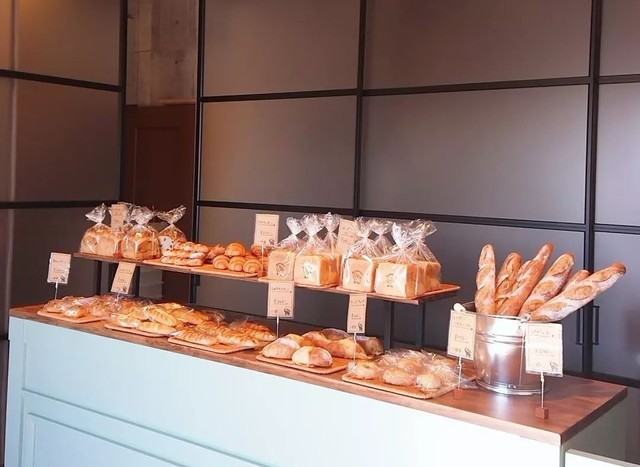 <div>『puissance（ピュイサンス）』</div>
<div>葉山の名店で13年修行した職人が食材にこだわり、</div>
<div>すべてお店で生地から手作りして焼き上げた本格的なパン屋。</div>
<div>静岡県富士市五貫島90-8</div>
<div>https://www.instagram.com/puissance20211204/<br /><br /></div> ()