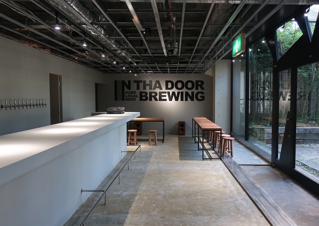 <div>『IN THA DOOR BREWING』</div>
<div>OFFICE / RESTAURANT。<span style="white-space: pre;"> </span></div>
<div>兵庫県神戸市東灘区向洋町中5-15マーケットシーン301A</div>
<div>https://inthadoorbrewing.com/</div>
<div>https://www.instagram.com/in_tha_door_brewing/</div>
<div><iframe src="https://www.facebook.com/plugins/post.php?href=https%3A%2F%2Fwww.facebook.com%2FInthadoorbrewing%2Fposts%2F4751302534914603&show_text=true&width=500" width="500" height="435" style="border: none; overflow: hidden;" scrolling="no" frameborder="0" allowfullscreen="true" allow="autoplay; clipboard-write; encrypted-media; picture-in-picture; web-share"></iframe></div>
<div><iframe src="https://www.facebook.com/plugins/post.php?href=https%3A%2F%2Fwww.facebook.com%2FInthadoorbrewing%2Fposts%2F4748073288570861&show_text=true&width=500" width="500" height="482" style="border: none; overflow: hidden;" scrolling="no" frameborder="0" allowfullscreen="true" allow="autoplay; clipboard-write; encrypted-media; picture-in-picture; web-share"></iframe></div><div class="news_area is_type01"><div class="thumnail"><a href="https://inthadoorbrewing.com/"><div class="image"><img src="https://inthadoorbrewing.com/wp-content/uploads/2020/11/ogimg.png"></div><div class="text"><h3 class="sitetitle">IN THA DOOR BREWING</h3><p class="description">神戸で醸造と販売を営む「IN THA DOOR BREWING」の公式サイトです。LOCAL BEERをコンセプトに、神戸の様々な農家の方々一緒に、素材づくりから行い、味わい豊かでそしてなにより美味しい！ビールを作っています。</p></div></a></div></div> ()