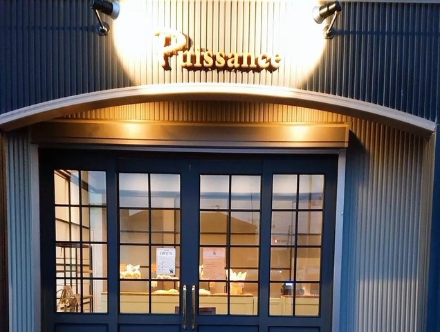 <div>『puissance（ピュイサンス）』</div>
<div>葉山の名店で13年修行した職人が食材にこだわり、</div>
<div>すべてお店で生地から手作りして焼き上げた本格的なパン屋。</div>
<div>静岡県富士市五貫島90-8</div>
<div>https://www.instagram.com/puissance20211204/<br /><br /></div> ()